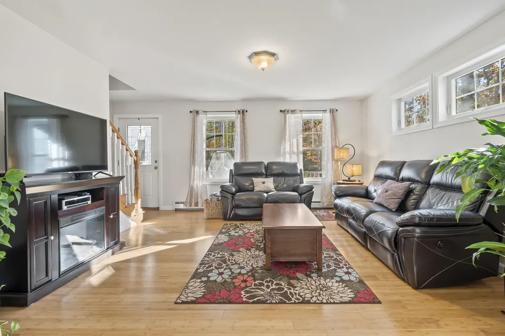 19 Moss Drive Poland ME 04274