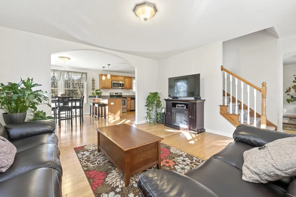 19 Moss Drive Poland ME 04274