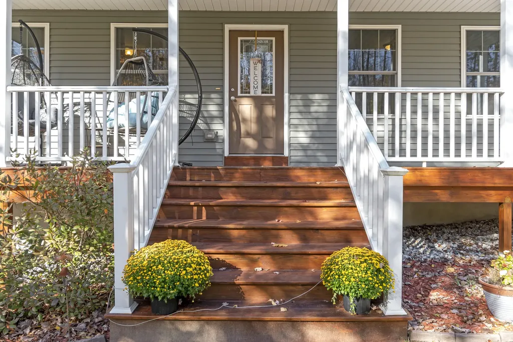 19 Moss Drive Poland ME 04274