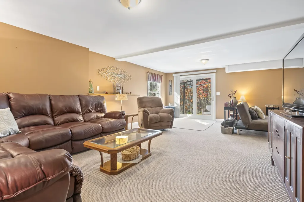19 Moss Drive Poland ME 04274