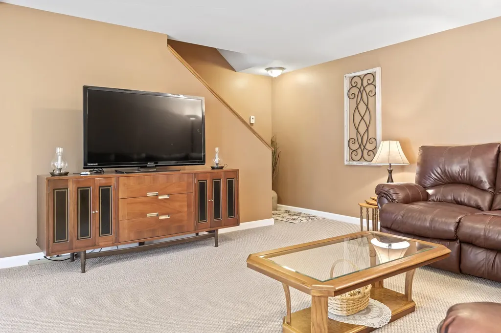 19 Moss Drive Poland ME 04274
