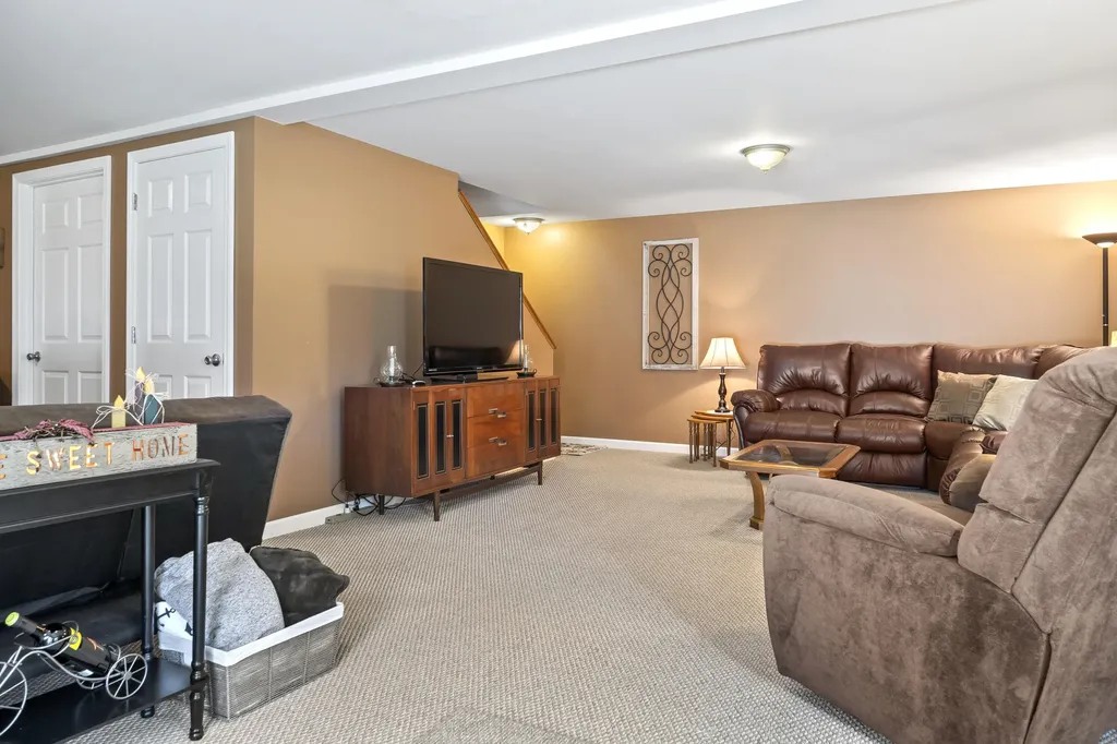 19 Moss Drive Poland ME 04274
