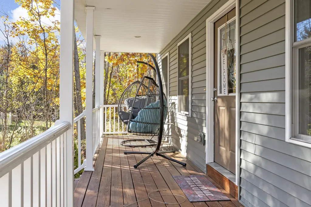 19 Moss Drive Poland ME 04274