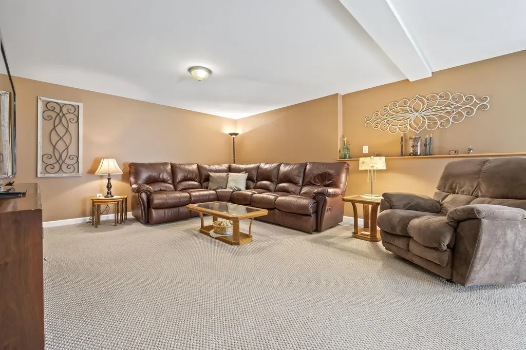 19 Moss Drive Poland ME 04274