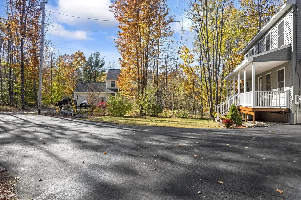 19 Moss Drive Poland ME 04274