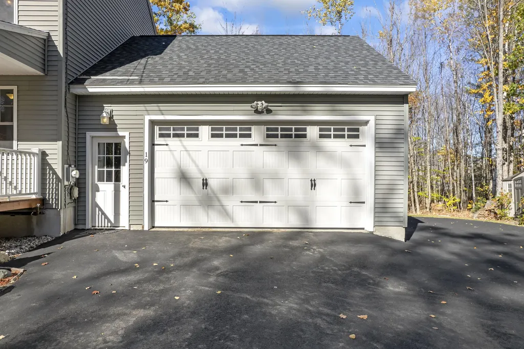 19 Moss Drive Poland ME 04274