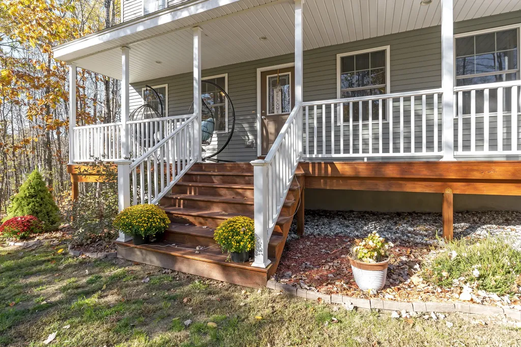 19 Moss Drive Poland ME 04274