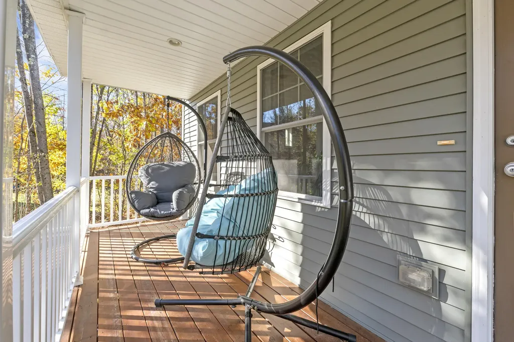 19 Moss Drive Poland ME 04274