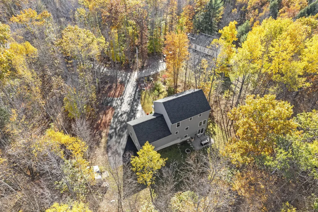 19 Moss Drive Poland ME 04274