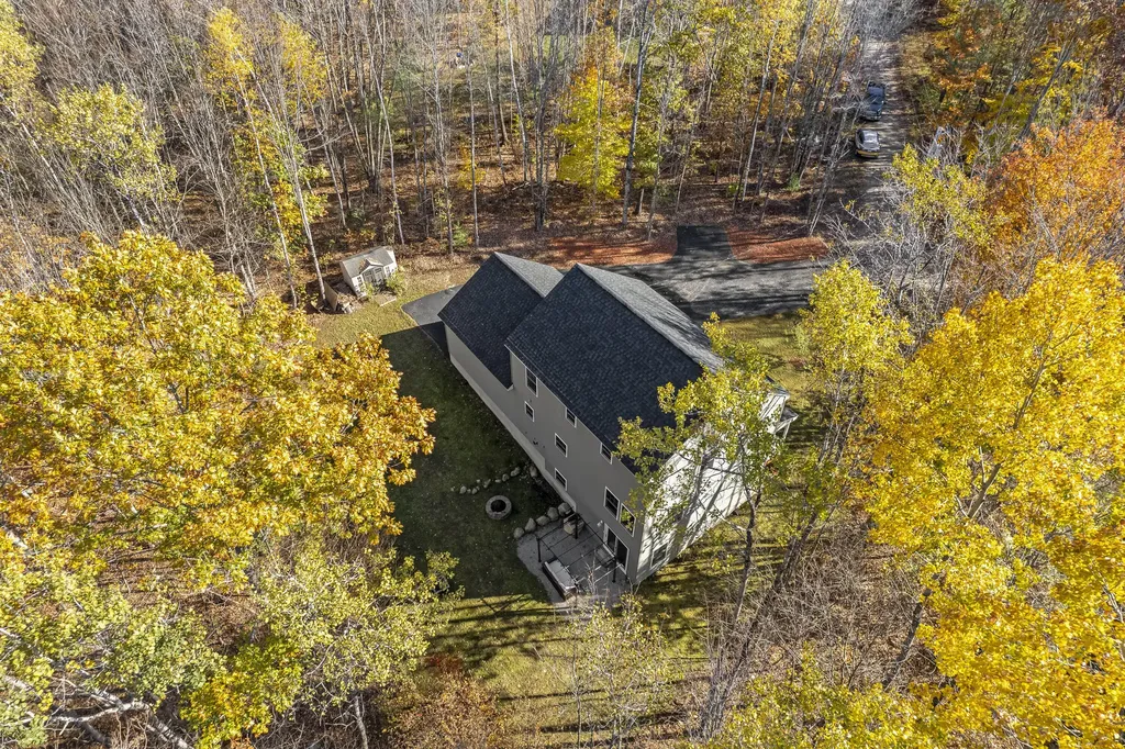 19 Moss Drive Poland ME 04274