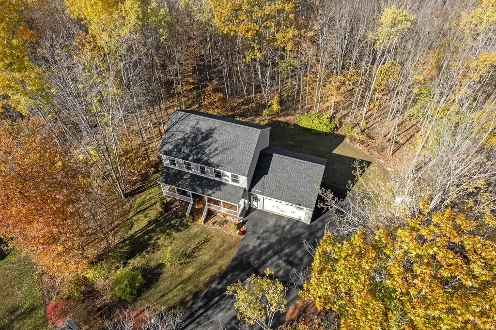 19 Moss Drive Poland ME 04274