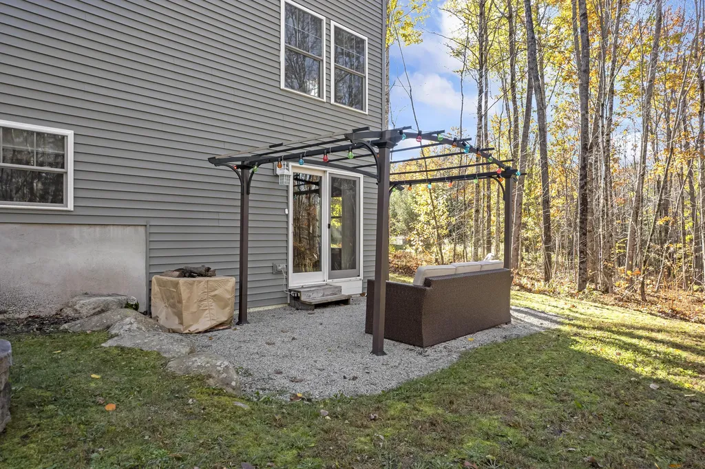 19 Moss Drive Poland ME 04274