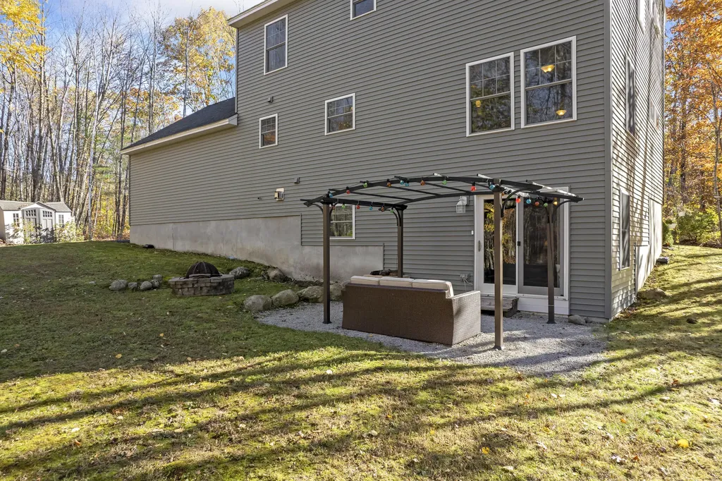 19 Moss Drive Poland ME 04274