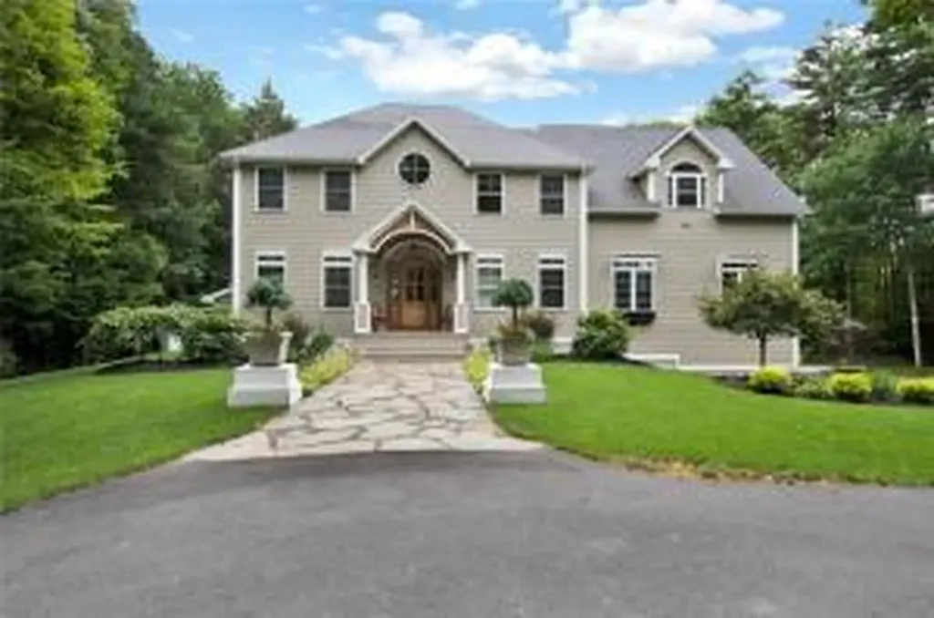 9 Aspen Way Falmouth ME 04105