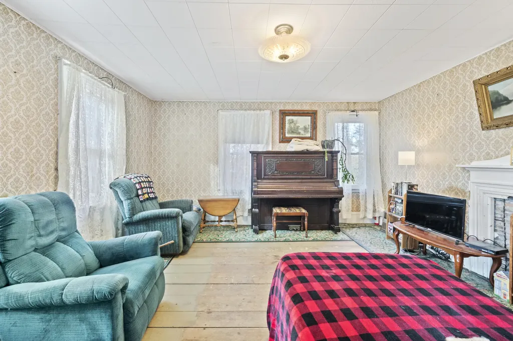 633 Pond Road Sidney ME 04330