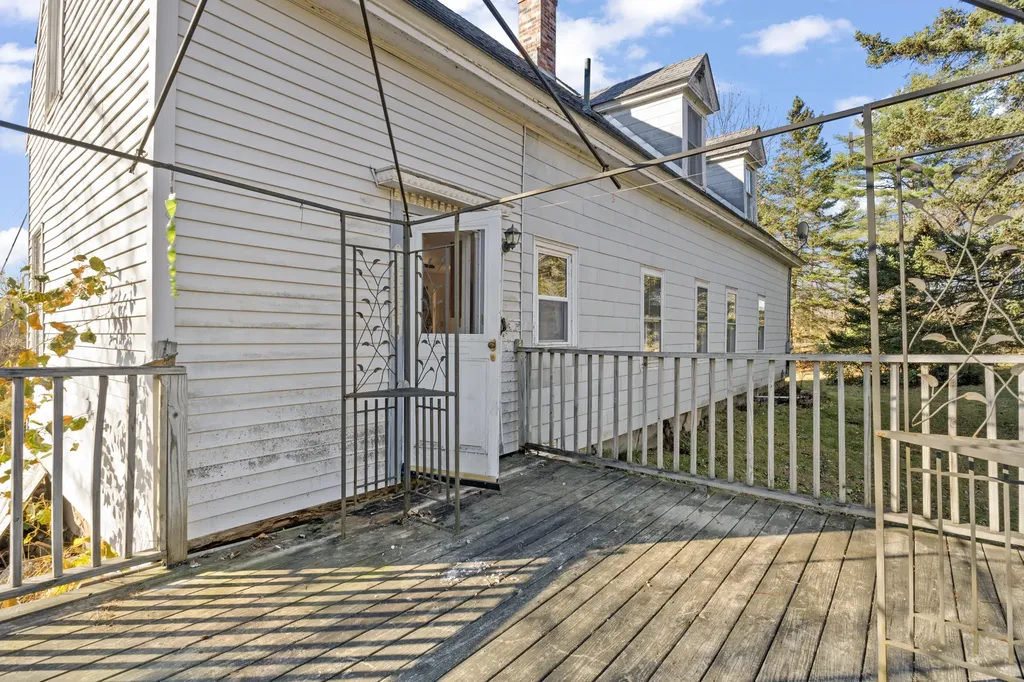 633 Pond Road Sidney ME 04330