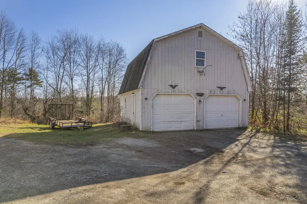 633 Pond Road Sidney ME 04330