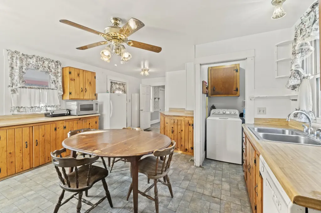 633 Pond Road Sidney ME 04330