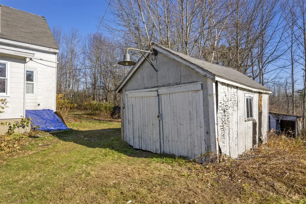 633 Pond Road Sidney ME 04330