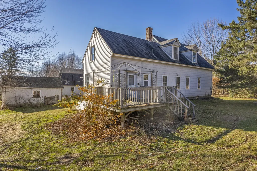 633 Pond Road Sidney ME 04330