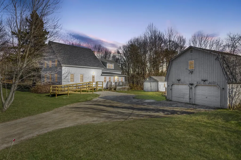 633 Pond Road Sidney ME 04330