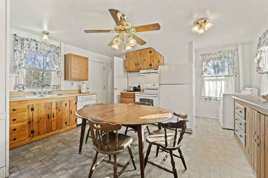 633 Pond Road Sidney ME 04330