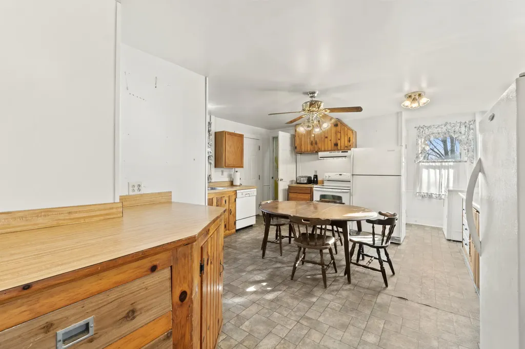 633 Pond Road Sidney ME 04330