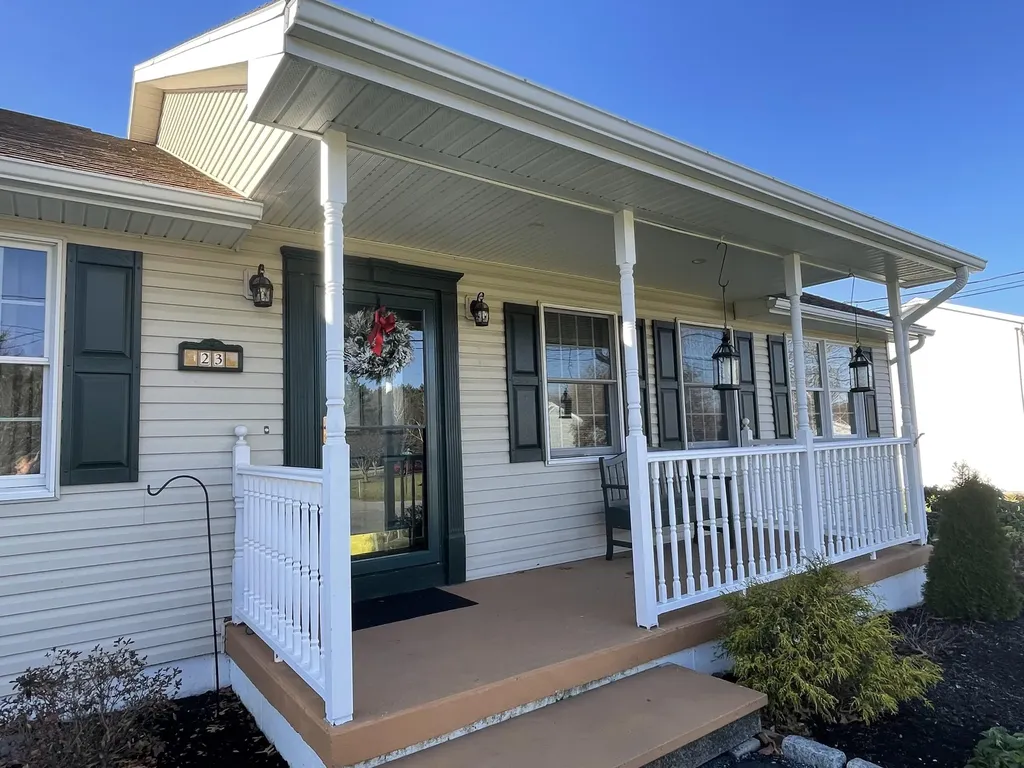 23 Oak Grove Drive Brewer ME 04412