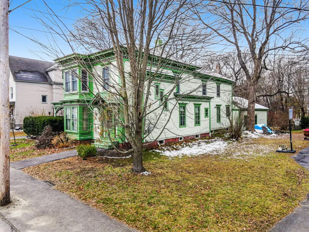 73 High Street Fairfield ME 04937