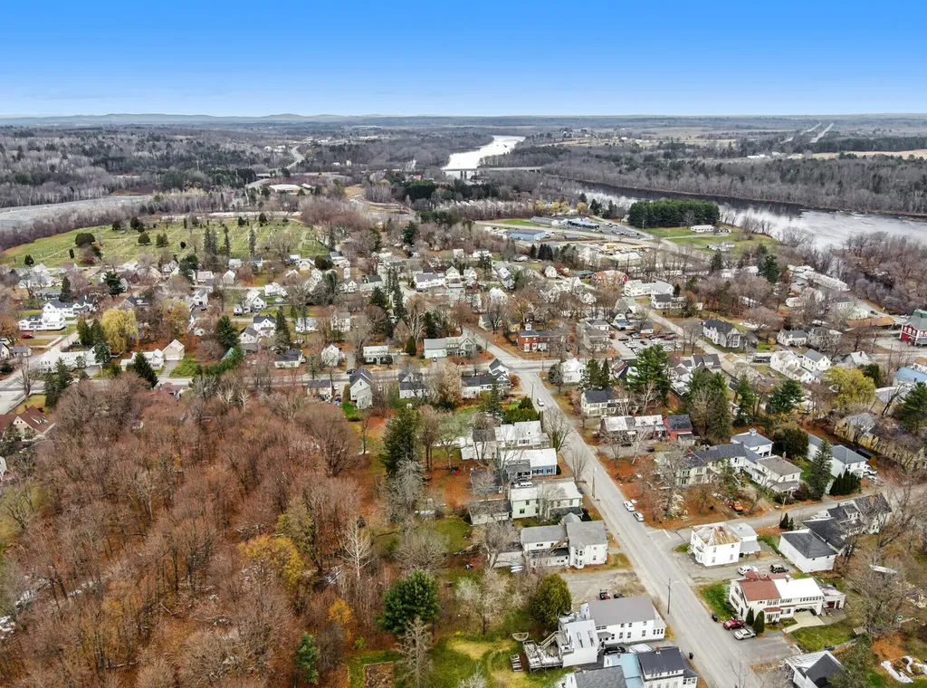 73 High Street Fairfield ME 04937