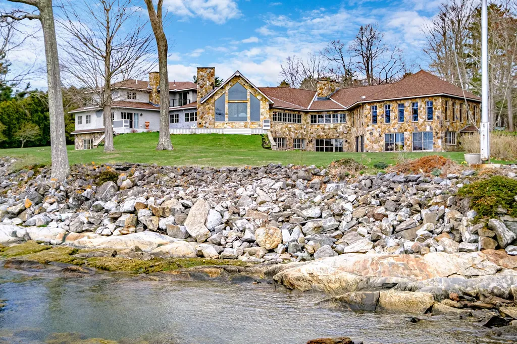 153 Foreside Road Falmouth ME 04105