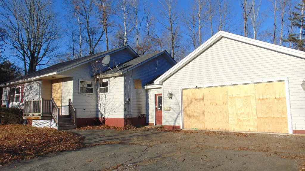 43 Massachusetts Avenue Millinocket ME 04462