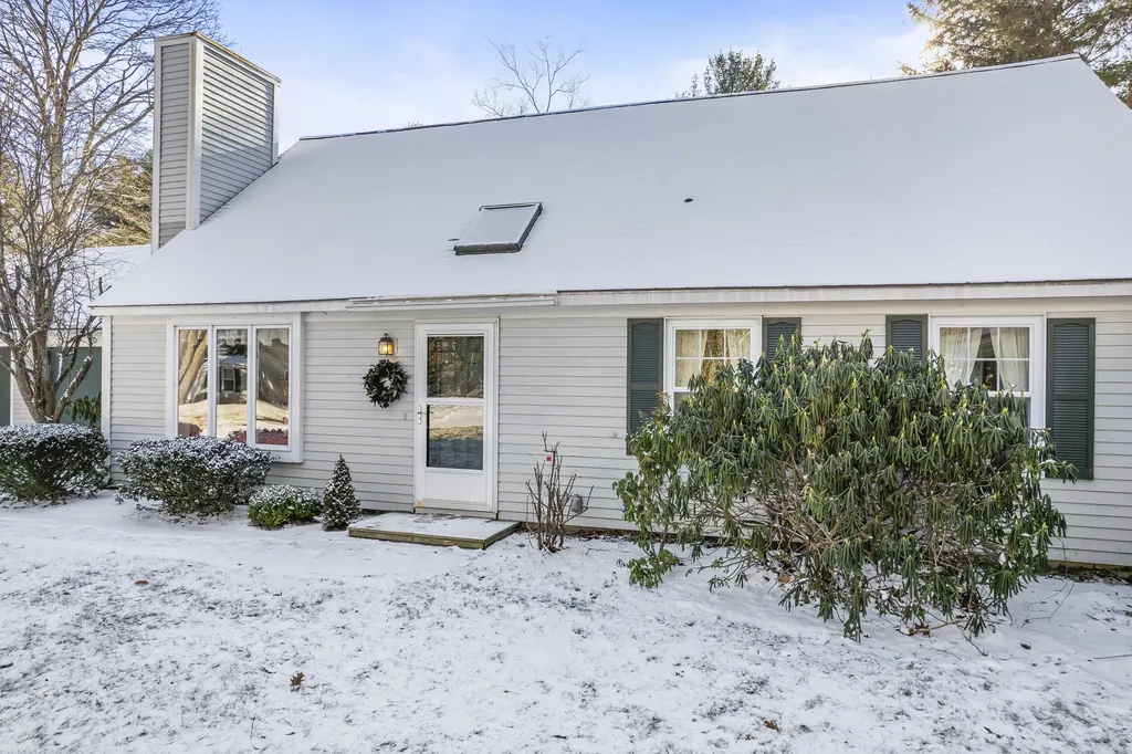 52 Willow Grove Road Brunswick ME 04011