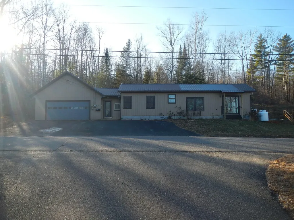 55 Taylor Street Lincoln ME 04457