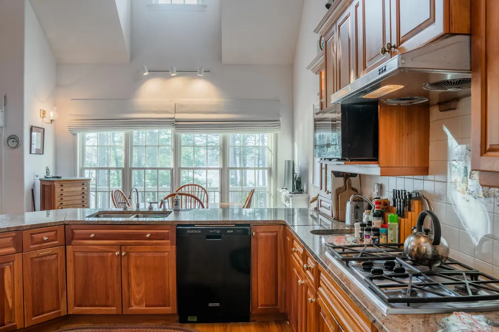 77 Goose Cove Lane Woolwich ME 04579