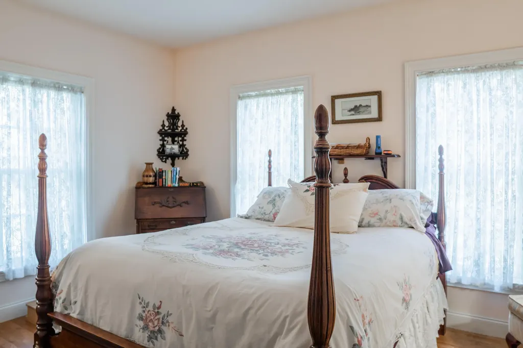 77 Goose Cove Lane Woolwich ME 04579