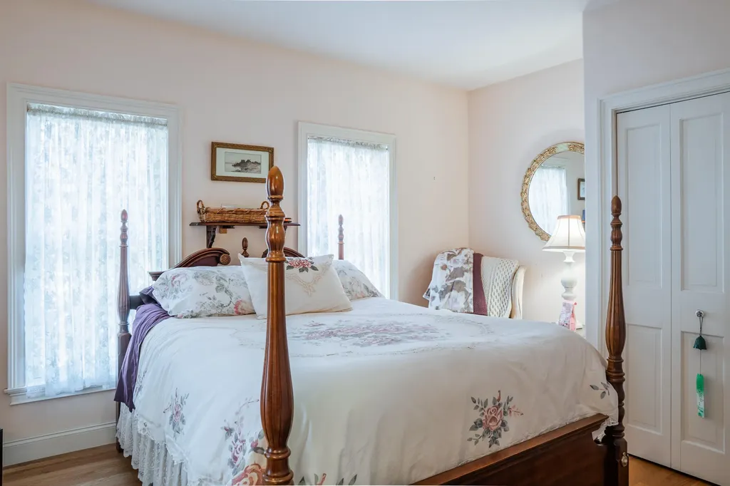 77 Goose Cove Lane Woolwich ME 04579
