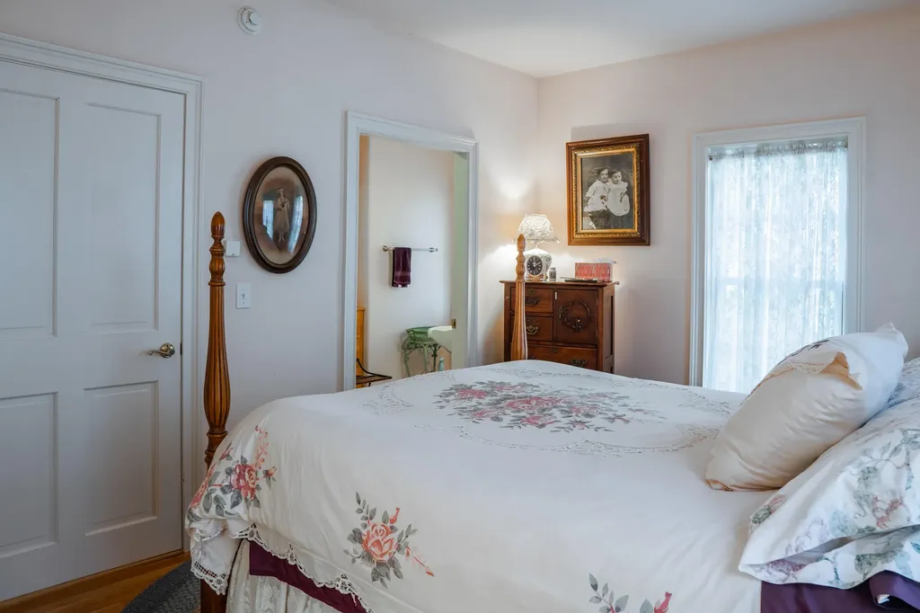 77 Goose Cove Lane Woolwich ME 04579