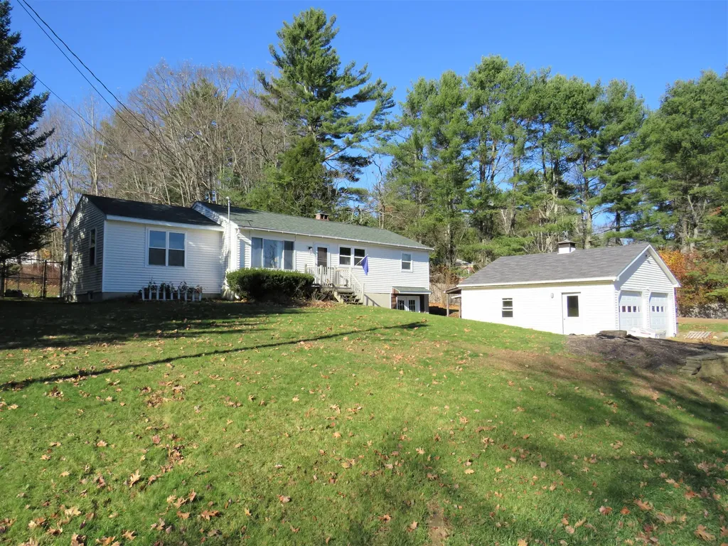 17 Lakeview Drive Oakland ME 04963