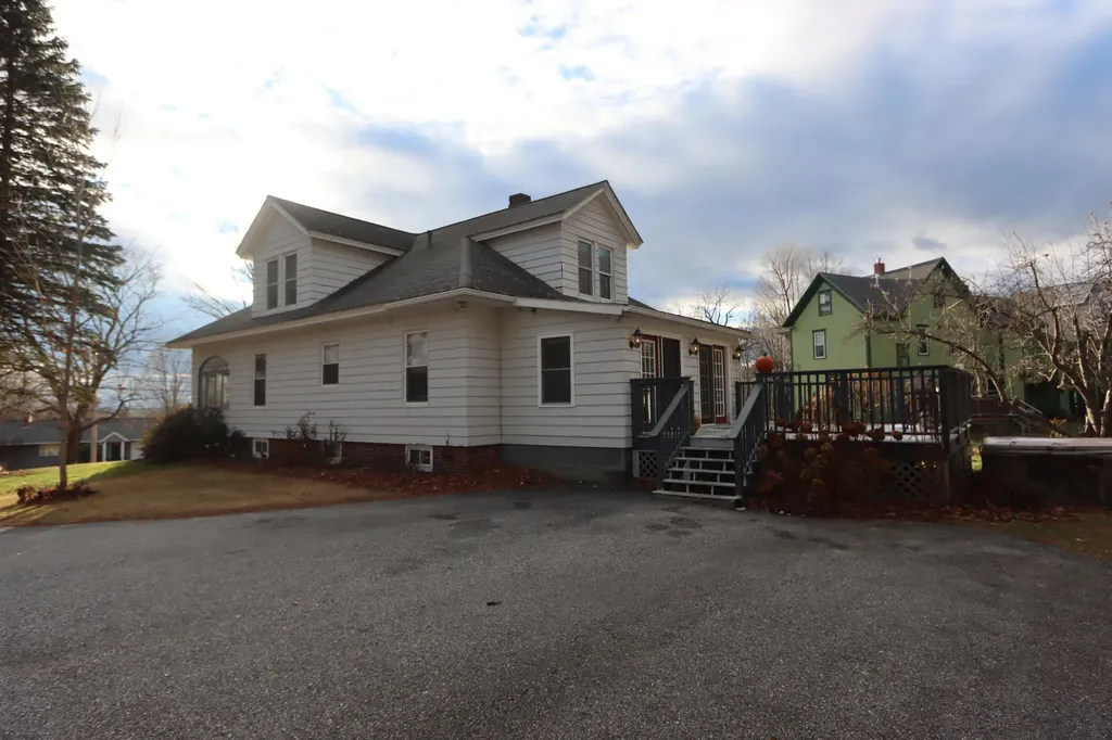 241 Lake Street Auburn ME 04210