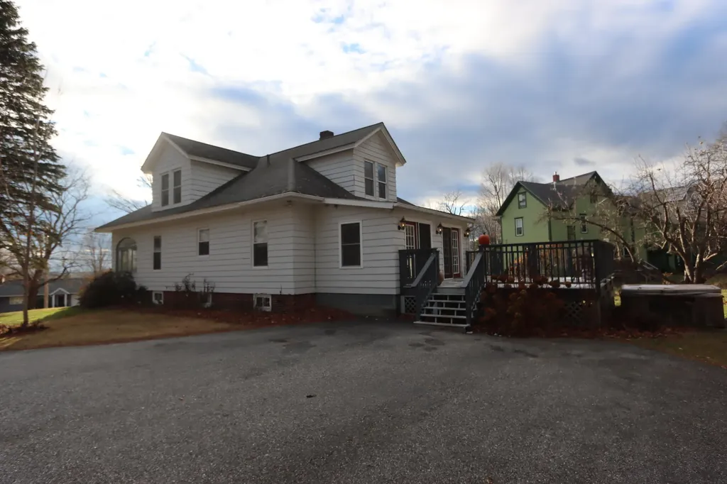 241 Lake Street Auburn ME 04210