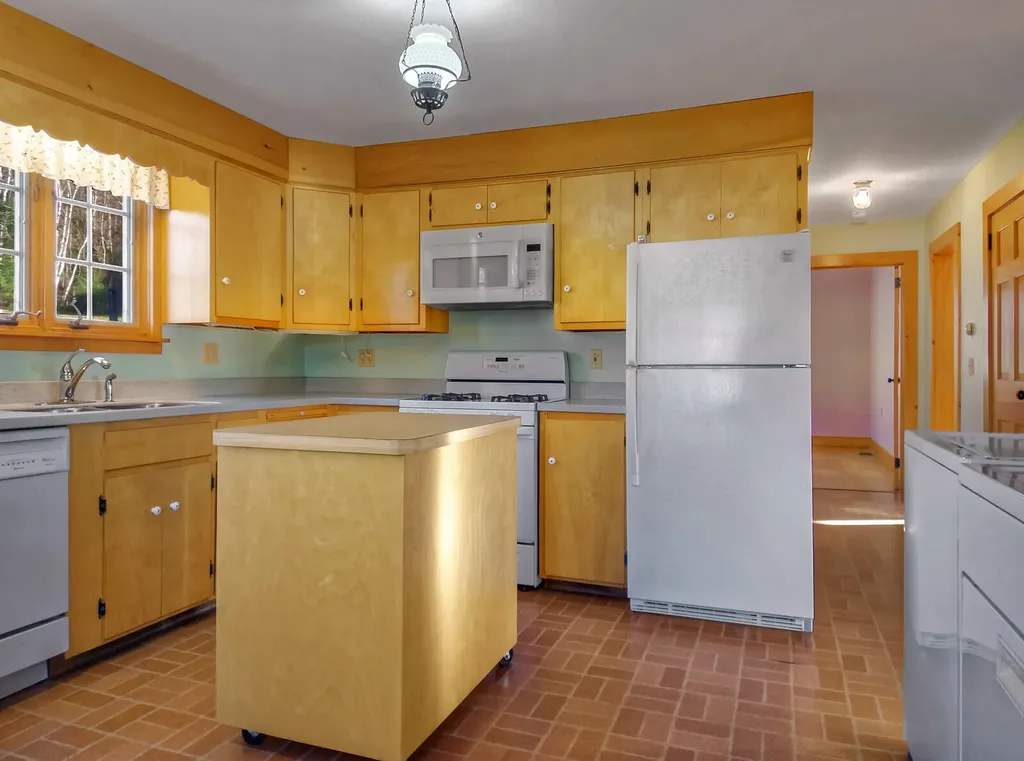 222 Metcalf Road Winthrop ME 04364