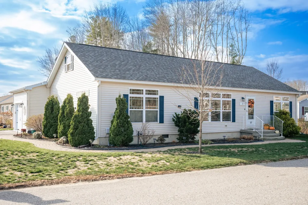 527 Desfosses Avenue Scarborough ME 04074