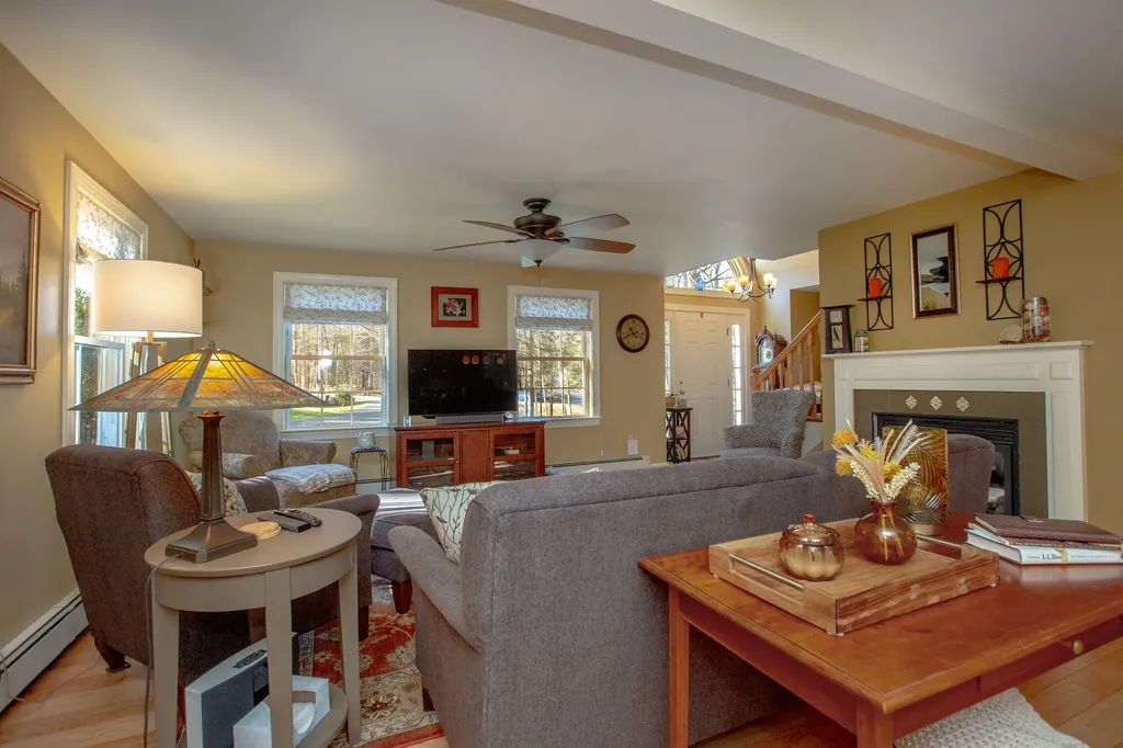 16 Kingfisher Drive Brunswick ME 04011