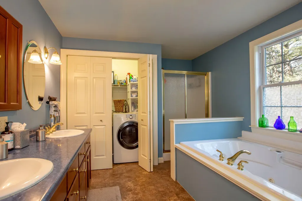 16 Kingfisher Drive Brunswick ME 04011
