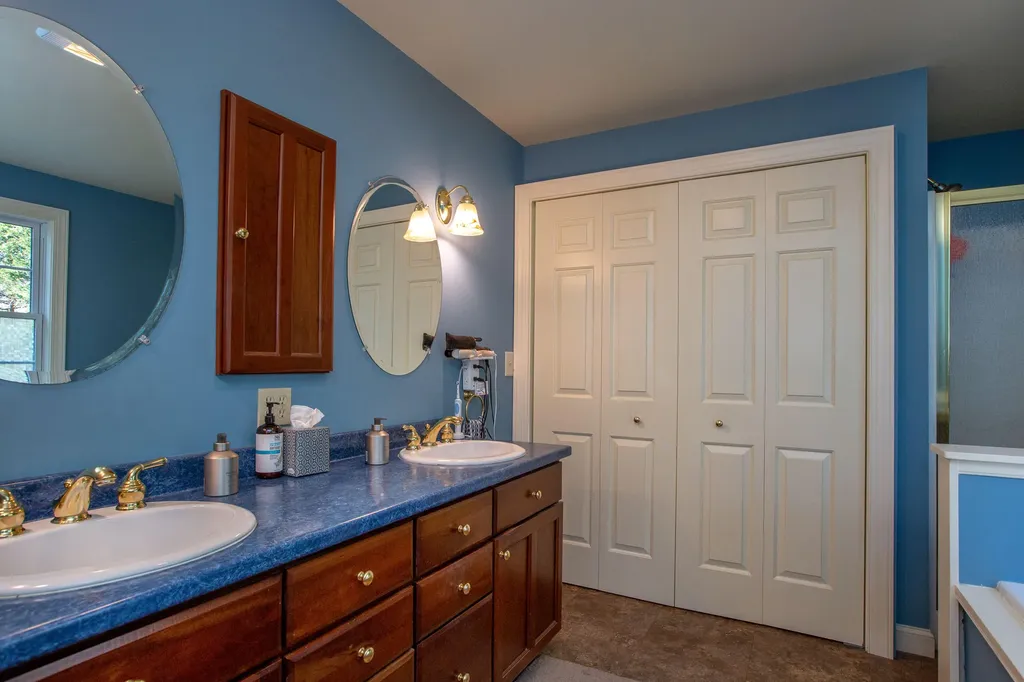 16 Kingfisher Drive Brunswick ME 04011