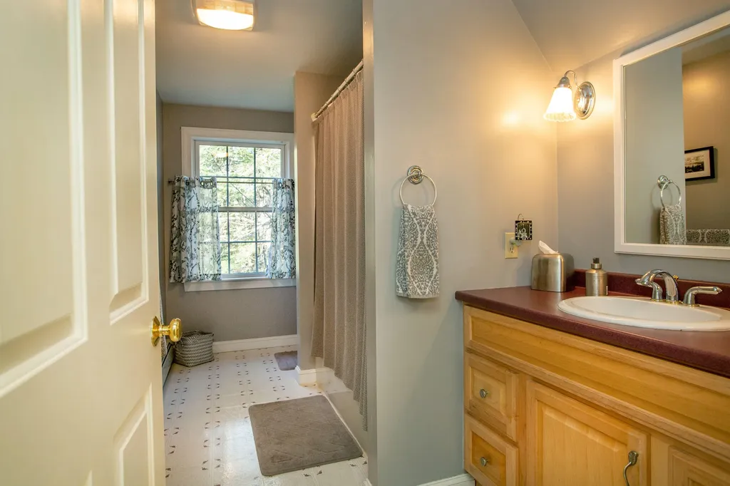 16 Kingfisher Drive Brunswick ME 04011