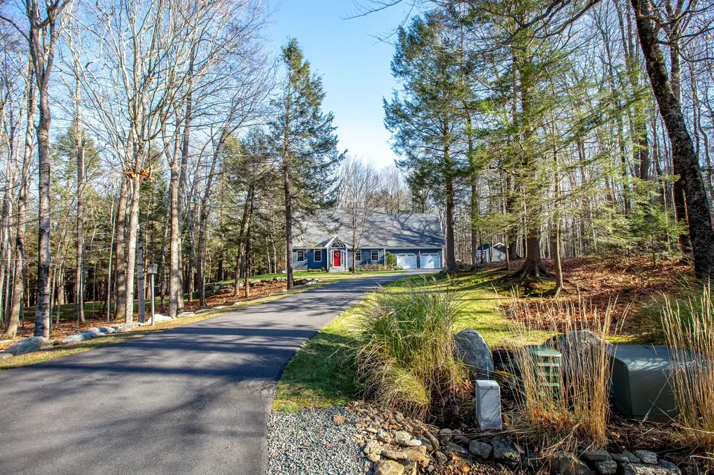 16 Kingfisher Drive Brunswick ME 04011