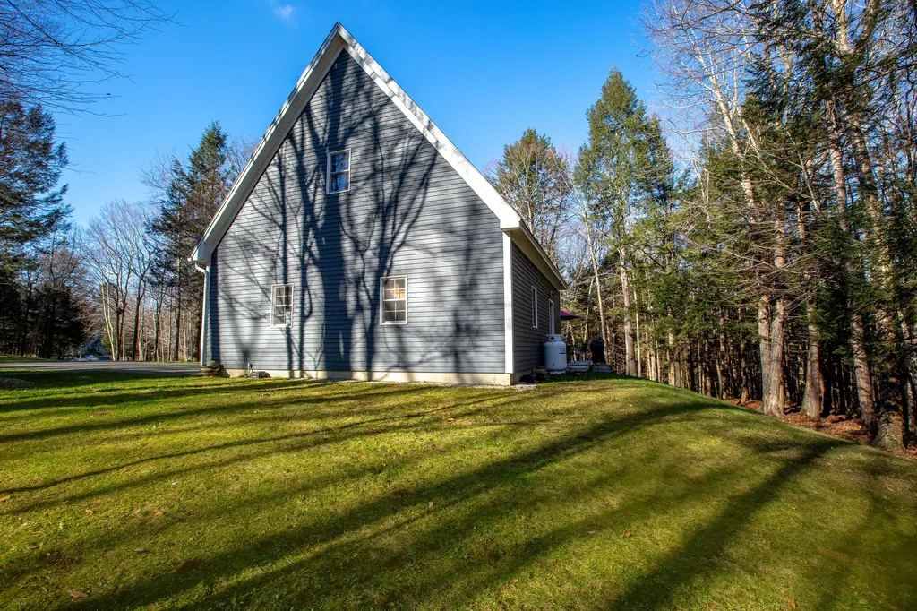 16 Kingfisher Drive Brunswick ME 04011