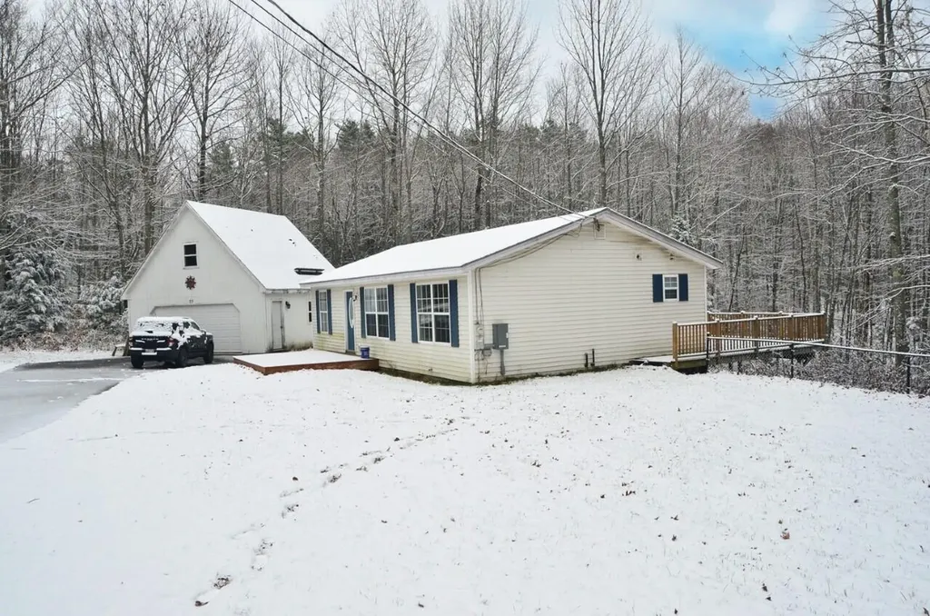 73 Nelson Road Pittston ME 04345